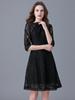 Vestido negro pequeño de encaje de marca Primavera y Otoño Nuevo vestido francés de corte A de talla grande casual con cuello descubierto versátil de talla grande