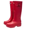 Botas de Lluvia Estilo Coreano para Mujer Suela Gruesa Antideslizantes Botas Rojas de Caña Alta de Moda para Uso en Exteriores Camping Zapatos Impermeables Senderismo por Arroyos Recolección en la Playa Zapatos de Goma