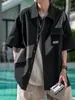 Camisa Corta de Manga Corta Empalmada para Hombre en Verano Estilo Japonés Cityboy Holgada Casual Cuello Solapa Chaqueta Camisa de Trabajo