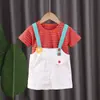 Nova camiseta de verão para menina com gola listrada de manga curta terno de saia com alça estilo estrangeiro card de tendência infantil terno de verão infantil
