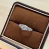 Anillo de Encaje con Rejilla de Diamantes y Pedrería de Alto Gama Estilo Neutro para Mujer Diseño de Nicho Lujo Ligero Súper Brillante Anillo para Dedo Foodie