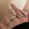 Anillo de Circonita Rota Lisa Plateada para Mujer Estilo Cool Ins Anillo de Combinación para Pareja Diseño Nicho Anillo para Dedo Índice