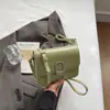 2025 Nueva Moda Bolso Cuadrado Pequeño con Candado Bolso de Mujer Bolso de Hombro Personalizado de Lujo Ligero Bolso Cruzado de Alto Valor Simple y Elegante