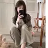 2026 Nuevo Otoño Invierno Nuevo Estilo Pijama Térmico de Felpa para Mujer Manga Larga Estudiante Simple Casual Cálido Conjunto de Ropa para el Hogar