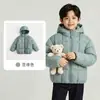 Nueva chaqueta de algodón con relleno de plumón gruesa y cálida de otoño e invierno para niños y niñas, estilo corto, abrigo de color liso