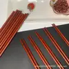 Palillos de Bambú Imitación Sándalo Rojo para Uso Doméstico 5 Pares 10 Pares Vajilla China de Alta Calidad Fabricante de Palillos Venta al por Mayor