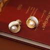 Aretes de clip para oreja con espiral para mosquitos para mujer, estilo francés, con perlas naturales de agua dulce, simples colgantes, con aceite de gota, para orejas no perforadas, minimalistas y de lujo ligero