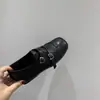 Mocassins Femininos de Bico Quadrado com Salto Interno Entalhado Retrô de 4cm Sapatos Femininos 2025 Outono e Inverno Novo Estilo Britânico Quentes Sapatos de Couro Pequenos