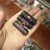 Talla de madera de durazno natural, diseño de "riqueza instantánea", disponible en varios estilos, forma rectangular con dos agujeros, adecuado para collares y llaveros DIY