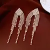 Brincos Pingente Rombo com Tachas de Diamante e Franja de Agulha de Prata, Brincos Versáteis Exquisitos e da Moda com um Toque de Luxo Leve e de Alta Qualidade, Acessórios de Orelha de Nicho para Mulheres