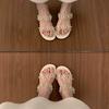 Chinelo Transparente de Pérola de Uma Linha com Dedos Abertos para Mulheres Verão Roupa de Exterior 2025 Novo Estilo com Saia Estilo Fada Lindas Sandálias para Mulheres
