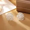 Aretes de Encaje Plisado con Corte de Flor Estilo Frío Metálico Diseño de Nicho Aretes de Circonita Aretes de Moda Personalizados para Mujer