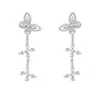 Pendientes de Mariposa Plateados Super Brillantes Estilo Coreano Elegantes de Lujo Ligero Sensación de Alta Gama Pendientes de Botón 2026 Nuevos Versátiles Únicos Accesorios para Pendientes de Nicho