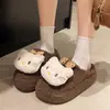Lindas zapatillas de algodón para mujer con forma de gato, de felpa suave y suela blanda, para uso en casa, nuevas zapatillas de algodón antideslizantes para exteriores, otoño e invierno 2026
