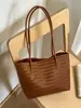 Bolsa de mão feminina com padrão trançado retrô transfronteiriço 2026 novo verão simples versátil bolsa tote mãe-filha