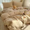 Juego de Cama de Cuatro Piezas de Vellón de Cordero Grueso y Esponjoso Estilo Coreano, Juego Sencillo de Color Sólido Cálido de Vellón de Coral para Sábana y Funda de Edredón