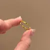 Anel de Trevo da Sorte Gelo Triturado Dourado para Mulheres, Design de Nicho, Moda Francesa de Luxo Leve, Anel Único e Versátil