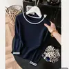 Moda outono: Camisa base de malha branca, a popular camisa de manga comprida deste ano, estilo coreano, top super estiloso e com aparência jovem para mulheres