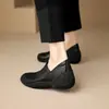 Populares zapatos planos de cuero suave para mujer, nuevos mocasines slip-on otoño 2026, zapatos casuales para mujer de suela blanda
