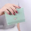 Carteira Pequena Feminina Curta 2025 Nova Estilo K Pequena Fresca Simples Fofa Coração Porta-Moedas Feminina 70% de Desconto Carteira Empilhável