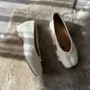 Zapatos Planos de Ballet Estilo Francés de Piel de Oveja Súper Suave con Diseño de Corte, Punta Dividida tipo Pezuña de Cerdo para Mujer, Modelo Nuevo 2026, Tacón Grueso, Boca Baja, Herradura