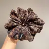 Goma para el pelo scrunchie de tela vintage con estampado de leopardo, accesorio de alta gama para coleta, adorno para la cabeza versátil y elegante