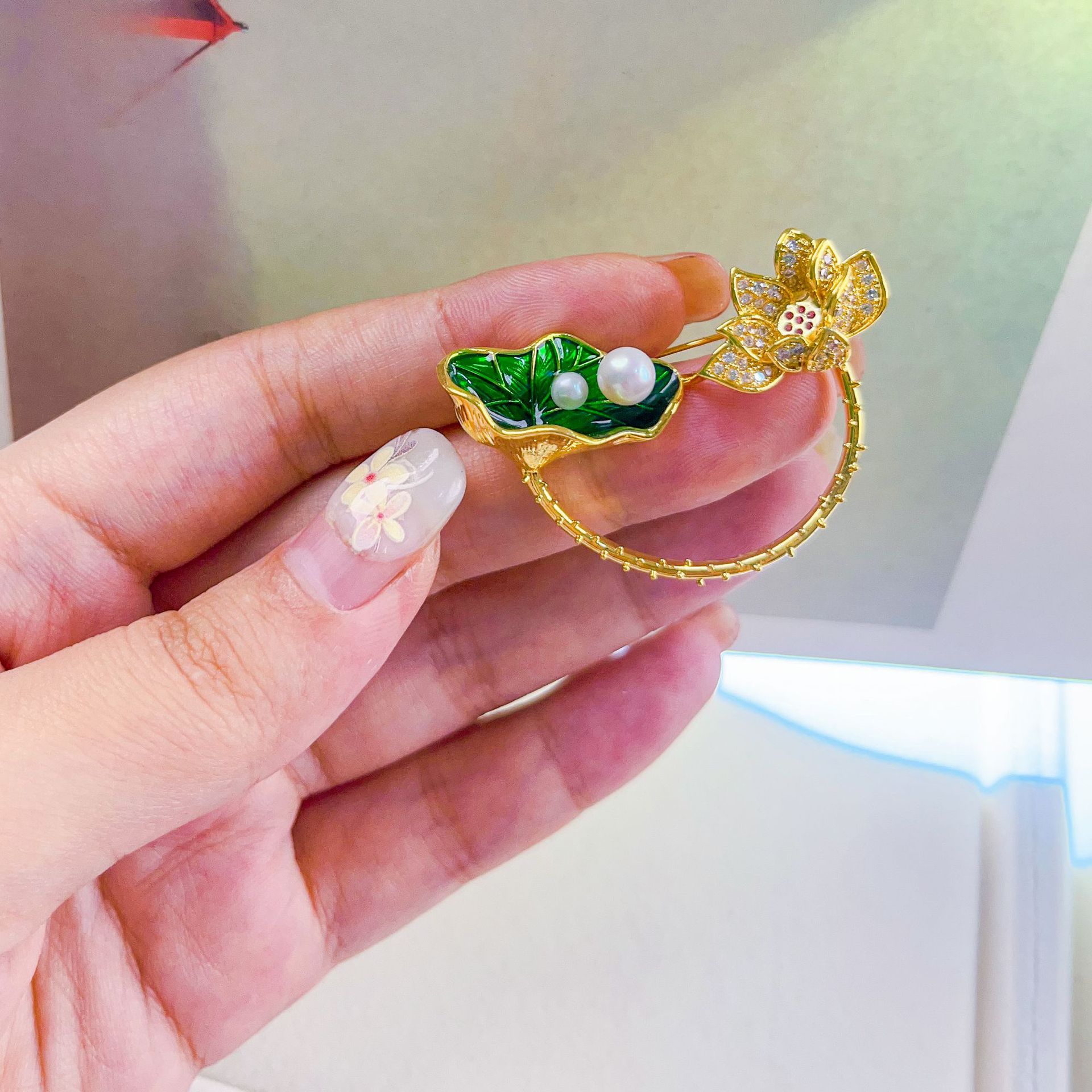 2024年新款荷花胸针小众复古山茶花胸花防走光天然