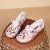 Zapatos de tela nuevos de estilo primaveral del viejo Pekín para mujer, Zapatos planos sin cordones bordados para madres, Zapatos casuales versátiles, Zapatos de una sola pieza transpirables