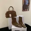 Primeiro Encontro Temporada Design de Nicho Salto Grosso Botas de Tornozelo Retrô Francesas Botas Femininas 2026 Novas Botas de Cano Médio Botas Emagrecedoras