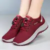 Zapatos para Personas Mayores de Mujer Primavera Casual Deportivos Ligeros para Viaje Malla Transpirable Zapatos para Papá Mamá Zapatos para Caminar de Mediana Edad