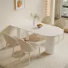 Conjunto de mesa de jantar e cadeiras em mármore branco puro e cor creme, design moderno e minimalista, adequado para apartamentos pequenos, mesa de jantar semicircular