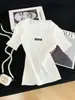 Elegante top de punto con parche de letra estilo francés, cuello redondo, encaje hueco, manga corta, adelgazante, talla única, blanco, negro