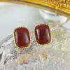 Pendientes de estilo igual que los de Zhao Liying Xu medio verano pendientes rectangulares color vino tinto estilo Hong Kong elegante lujo ligero pendientes de alta calidad