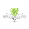 Anillo de Alas de Ángel con Forma de Corazón Cortado Flor de Hielo de Piedra Preciosa de Color de Venta Caliente en Transmisión en Vivo, Anillo de Alas con Forma de Corazón de Diamante de Alto Carbono Galvanizado en Oro Real