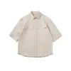Yidao Vintage 2026 Verano Nuevo Estilo Japonés Moderno Color Sólido Bolsillo de Parche Cuello Campana Ropa de Trabajo Casual Camisa de Manga Corta para Hombre