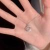 Collar de estrella y luna para mujer, diseño de nicho de lujo ligero, colgante de estrella y luna, cadena de clavícula de acero de titanio con piedra esmaltada de dulce sueño