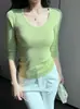 Preciosa Camiseta Base de Punto con Cuello en U para Mujer, Adecuada para Usar en Capas o Sola a Principios de Otoño, con un Toque de Lujo y Mangas de Tres Cuartos