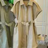 Vestido de verano de mujer de corte holgado, estilo workwear francés con diseño de cinturón adelgazante, ceñidor de cintura, vestido camisero de longitud media de nicho