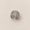 Pendientes de Clip Cruzados de Lujo Ligero con Temperamento, Combinación Diaria Versátil, Personalidad de Gama Alta, Moda para Viajeros, Diseño de Nicho, Pendientes para Mujer