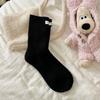 Etiqueta de tela de huevo coreana calcetines de lana para mujer calcetines de media pantorrilla otoño e invierno engrosados cálidos grises nicho calcetines de montón pegajoso