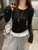 Top de capa interior blanca para mujer, hombro normal, nuevo top de camiseta de manga larga ajustado de moda para principios de otoño de 2026