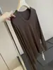 ¡Cómpralo sin dudarlo! Camiseta base de manga larga para mujer hecha de una mezcla suave y agradable para la piel de lana de cuenta 40, lyocell y fibras de acetato, con un diseño de cuello en U