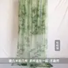 Casa de Chá Estilo Chinês com Texto em Pintura a Tinta, Cortinas de Gaze Poéticas, Preparo do Chá no Fogão, Linda Decoração de Tecido de Fundo Verde, Cortinas Penduradas, Tecido Pendurado no Teto