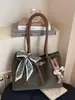 Bolso Tote Grande de Gamuza para Mujer 2025 Nuevo de Moda de Alta Gama Bolso de Hombro para Salir al Trabajo y Viajar