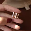Pendientes Cuadrados de Concha Simples y Elegantes para Mujer, Nuevo Modelo Más Vendido 2026, Accesorios para Orejas de Diseño Versátil de Nicho de Alta Gama