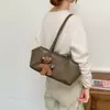 Bolsa de Gran Capacidad para Mujer 2026 Moda Rad Bolso de Hombro Único Debajo del Brazo Estilo de Moda Bolso Casual Sentido de la Belleza Otoño Invierno Nuevo Estilo