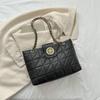 Bolso de Hombro Tipo Tote para Mujer 2023 Primavera y Verano Nuevo, Bordado Rombo, Estilo Simple y Atmosférico para el Trabajo