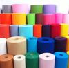 El fabricante suministra fieltro de lana de color, tela no tejida punzonada con aguja, tela de fieltro mezclada con fibra química de color, poliéster puede añadir respaldo adhesivo personalizado