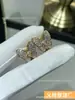 Collar de Cuatro Hojas Rosa de Nácar con Mariposa de Alta Gama para Mujer, Cadena para Clavícula, Oro V, Regalo para Novia o Mejor Amiga, Diseño de Nicho de Lujo Ligero