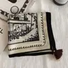 Bufanda de Seda Estilo Old Money Vintage Combinada con Camisa Decorativa, Pañuelo Cuadrado de Algodón para Mujer, Protección para el Cuello, Corbata de Cuello, Bufanda de Cuello con Colgante de Borla